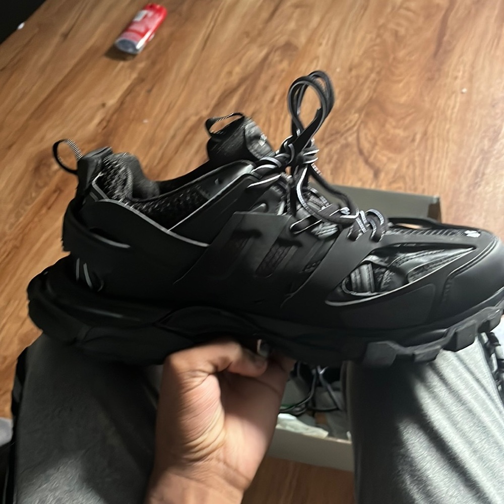 BALENCIGAS SIZE 11